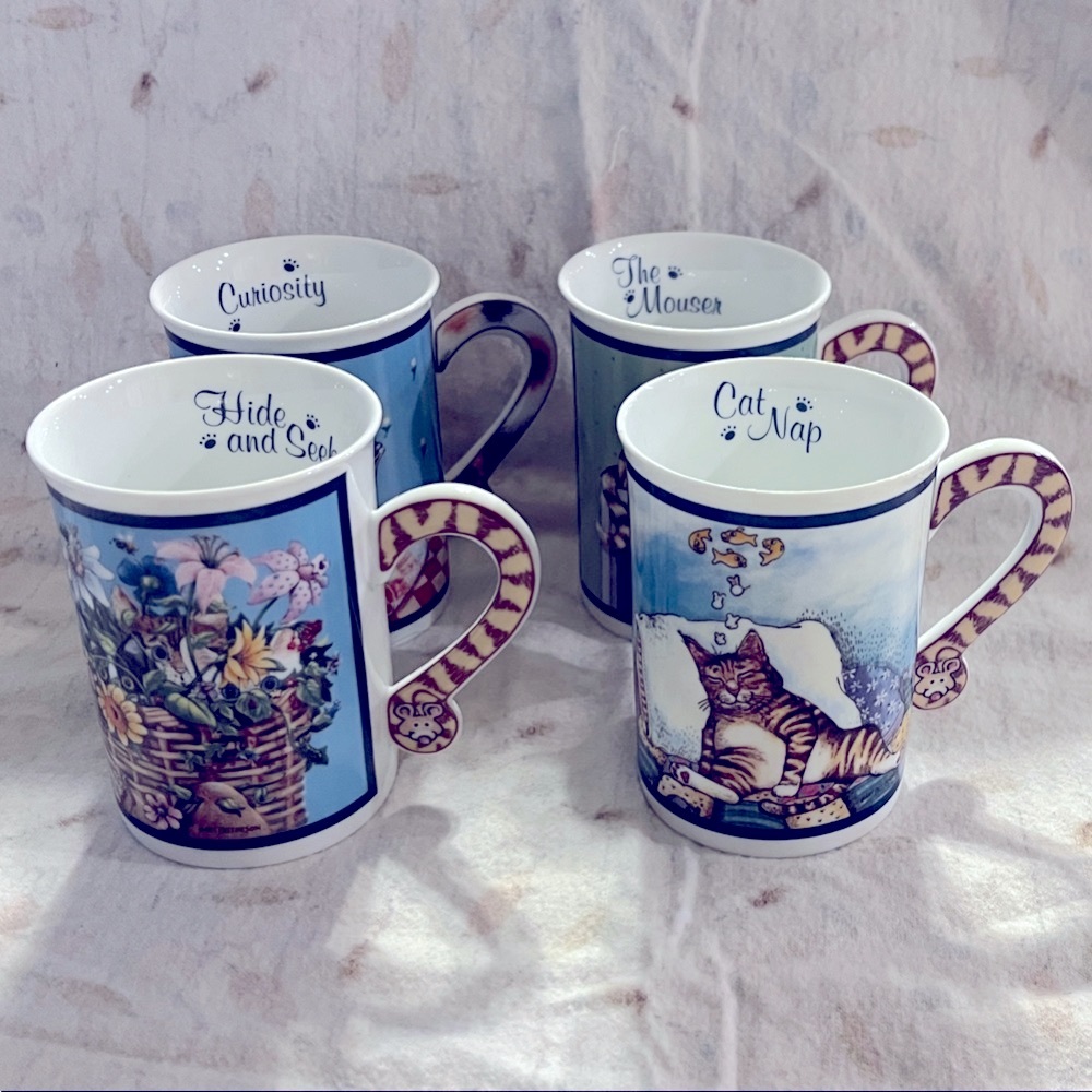 Danbury Mint Comical Cat Mug Set